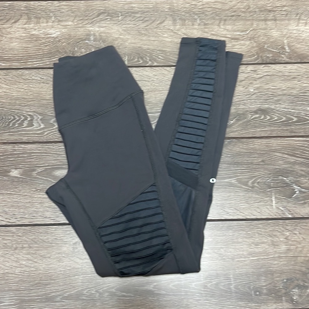ALO Yoga Gray Moto Leggings Women’s Size Small